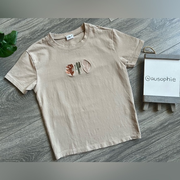 Vibe N’ Desert Cactus Embroidered Short Sleeve Fitted Graphic Tee. Size XS - Picture 2 of 9